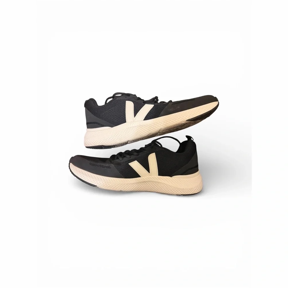 Veja Black and white women’s sneakers size 10